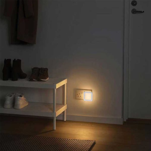 LED Plug-in Night Light with Dimmable Light Sensor