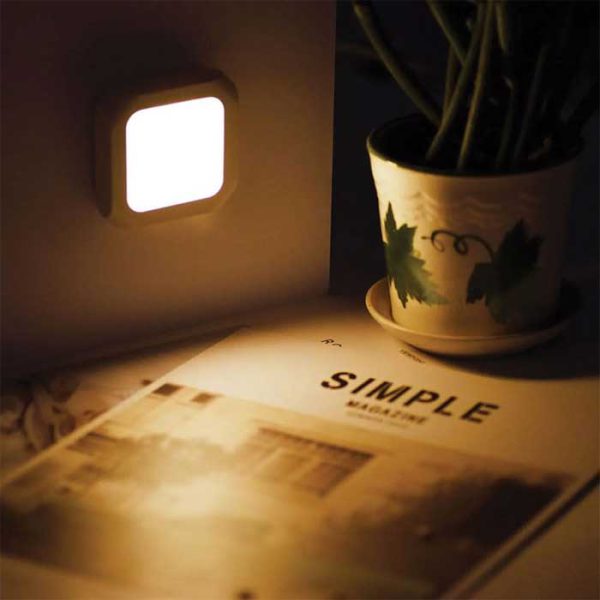 LED Plug-in Night Light with Dimmable Light Sensor